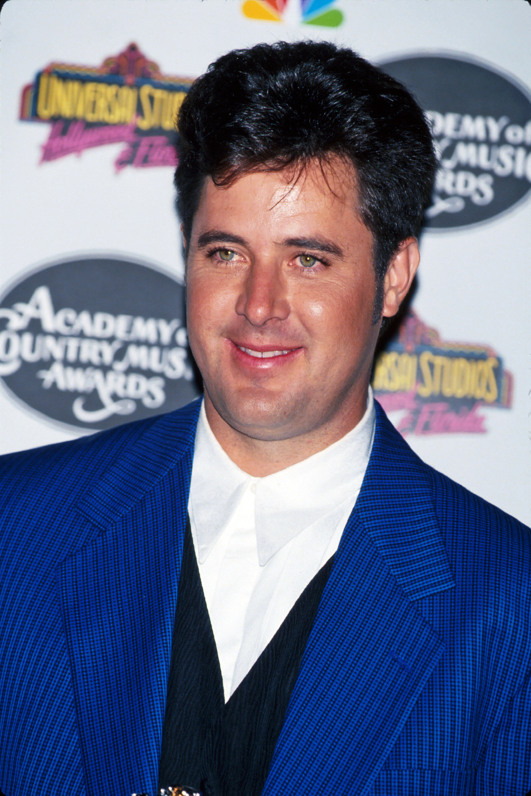 Vince Gill alive and kicking